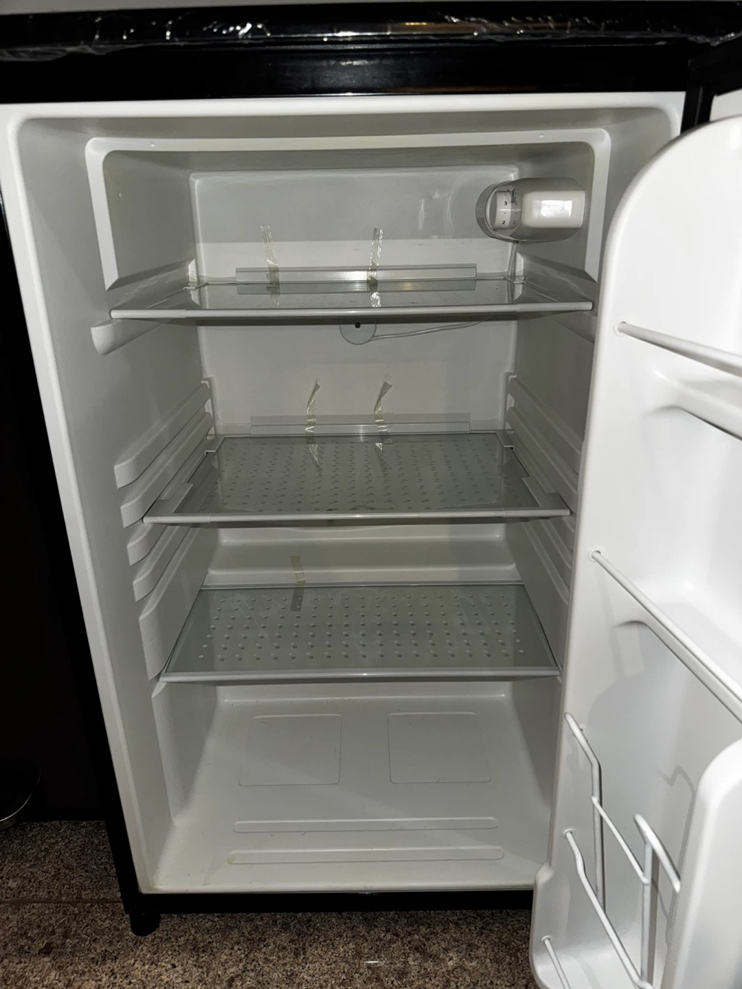 Sylvania Mini Fridge - photo 3