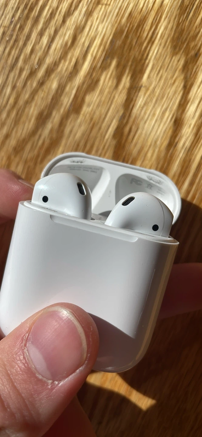 Apple AirPods 2nd Generation - photo 5