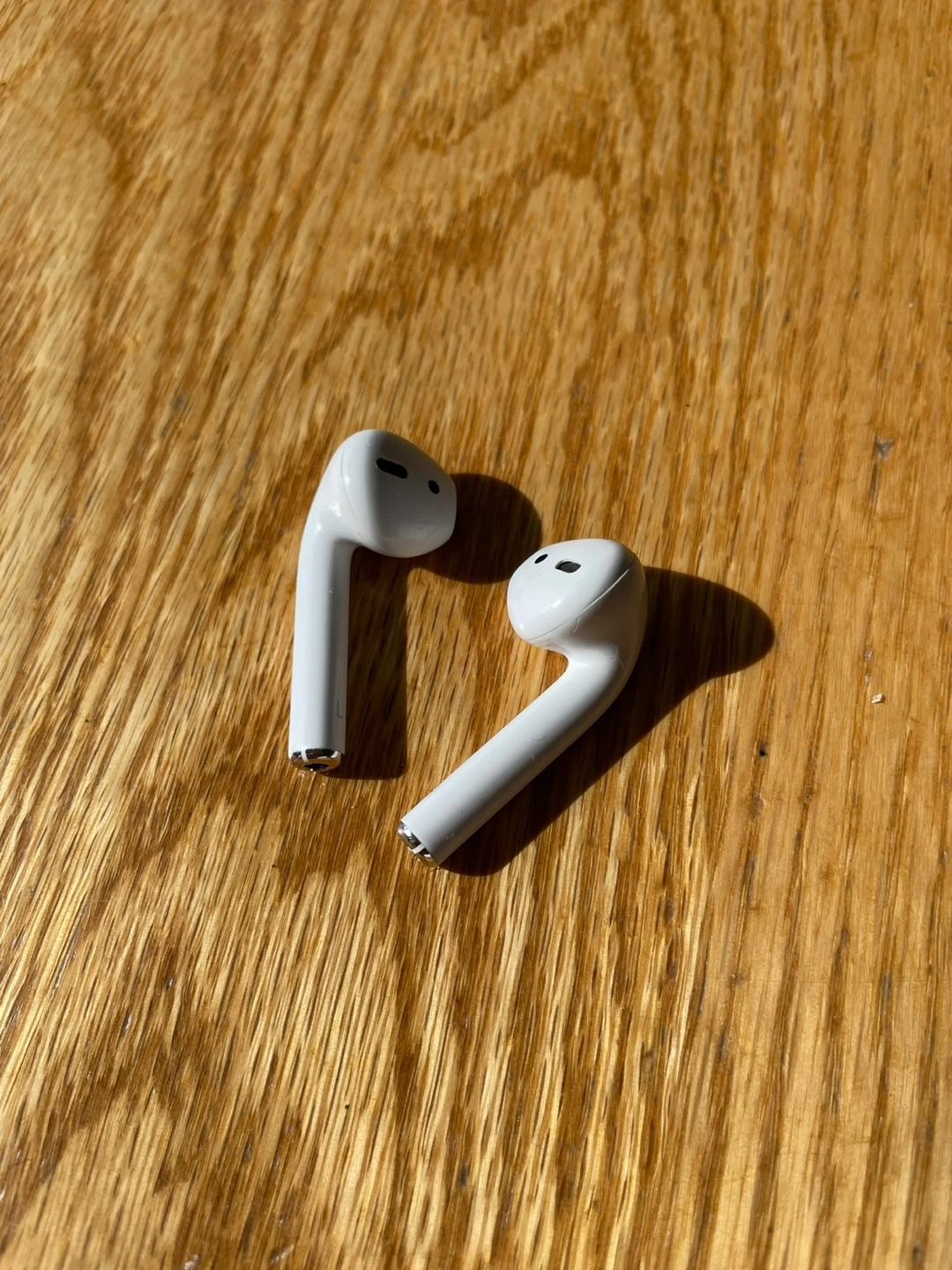 Apple AirPods 2nd Generation - photo 4