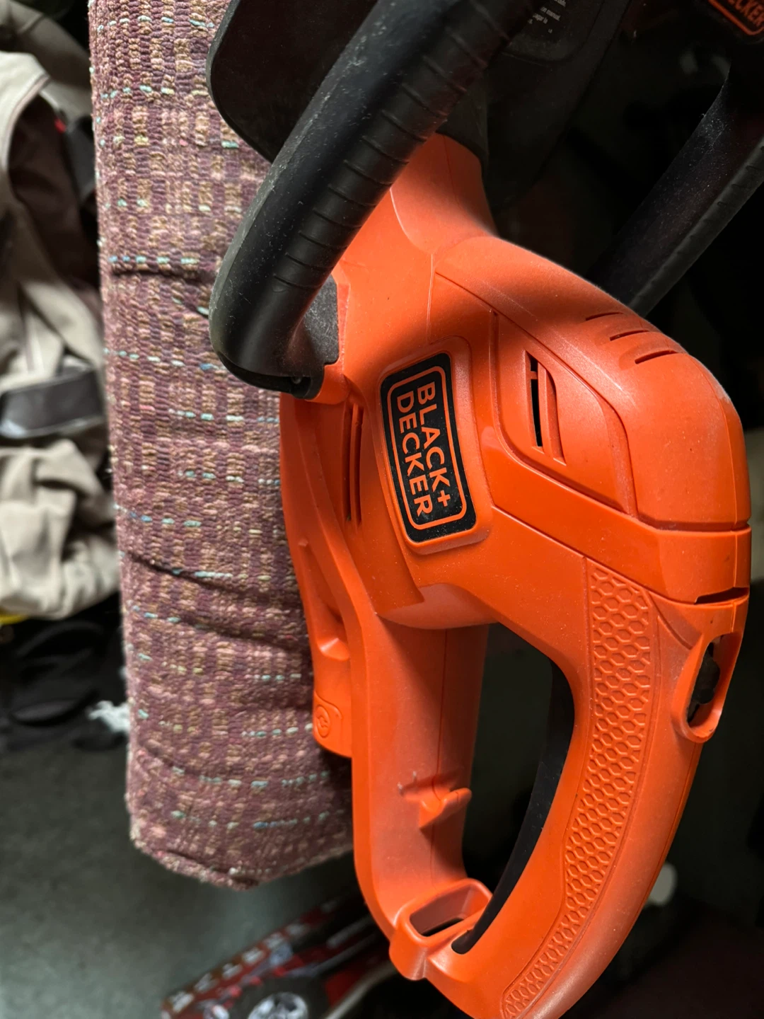 Black+Decker Cordless Hedge Trimmer - photo 2