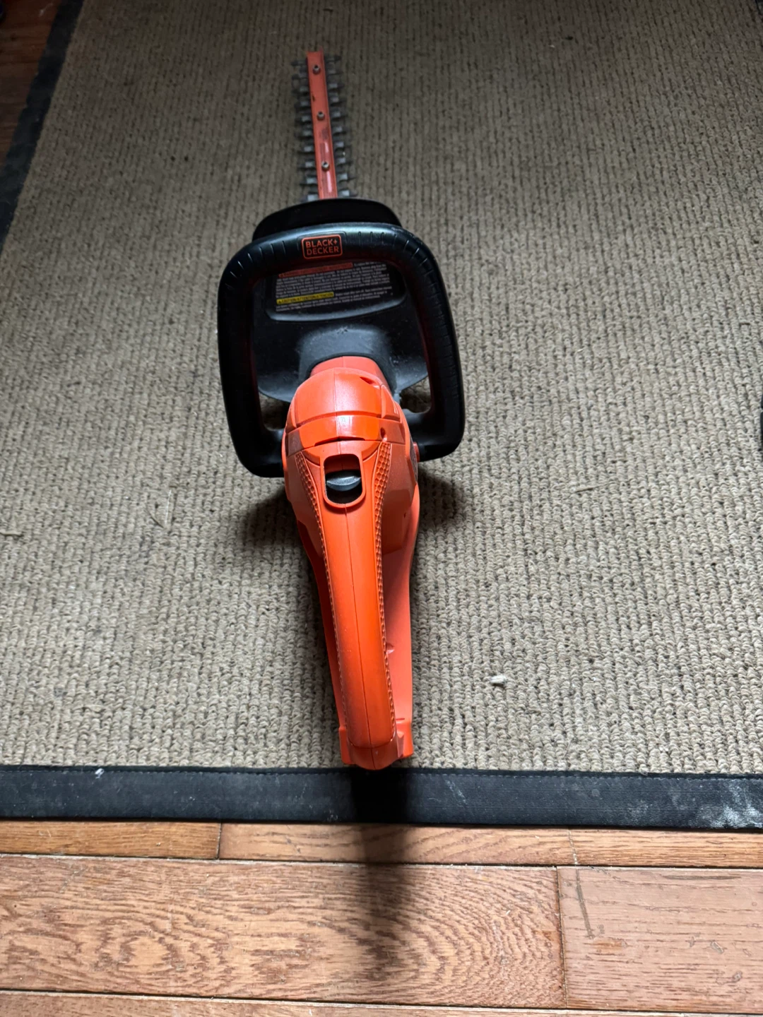 Black+Decker Cordless Hedge Trimmer - photo 3