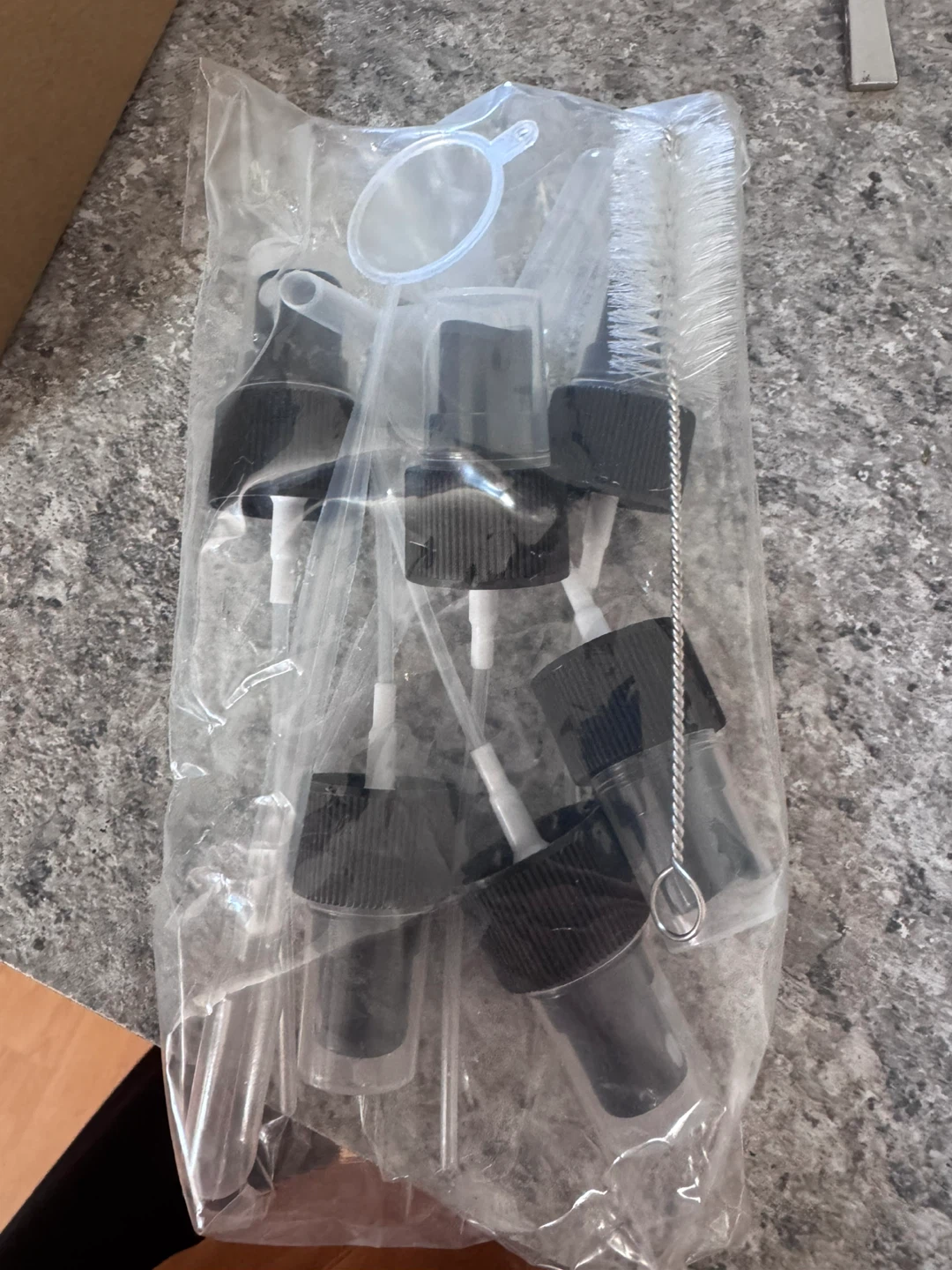 6x Blue Glass Spray Bottles with Black Sprayers - photo 3