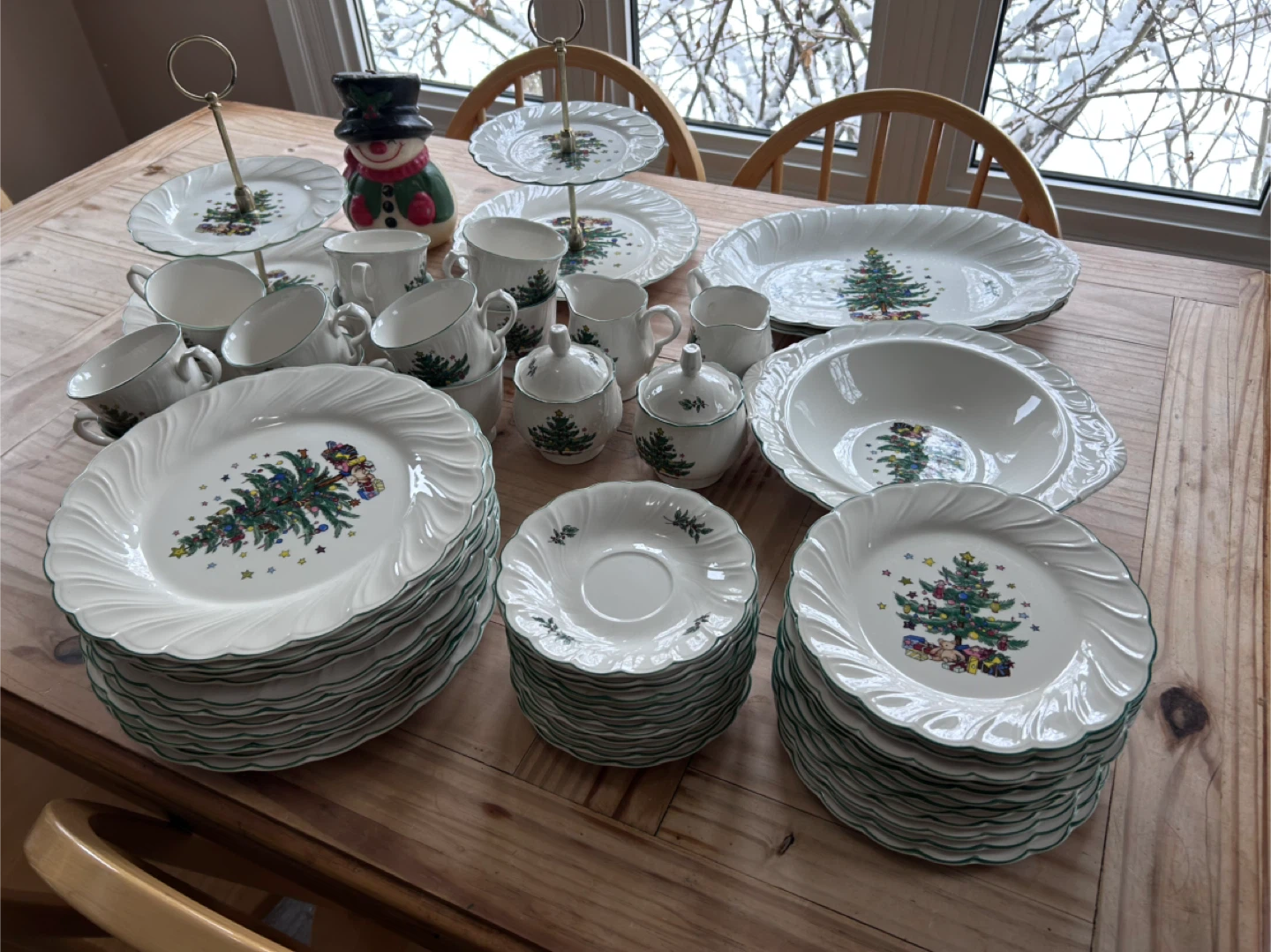 Nikko Christmas Tree Dinnerware Set
