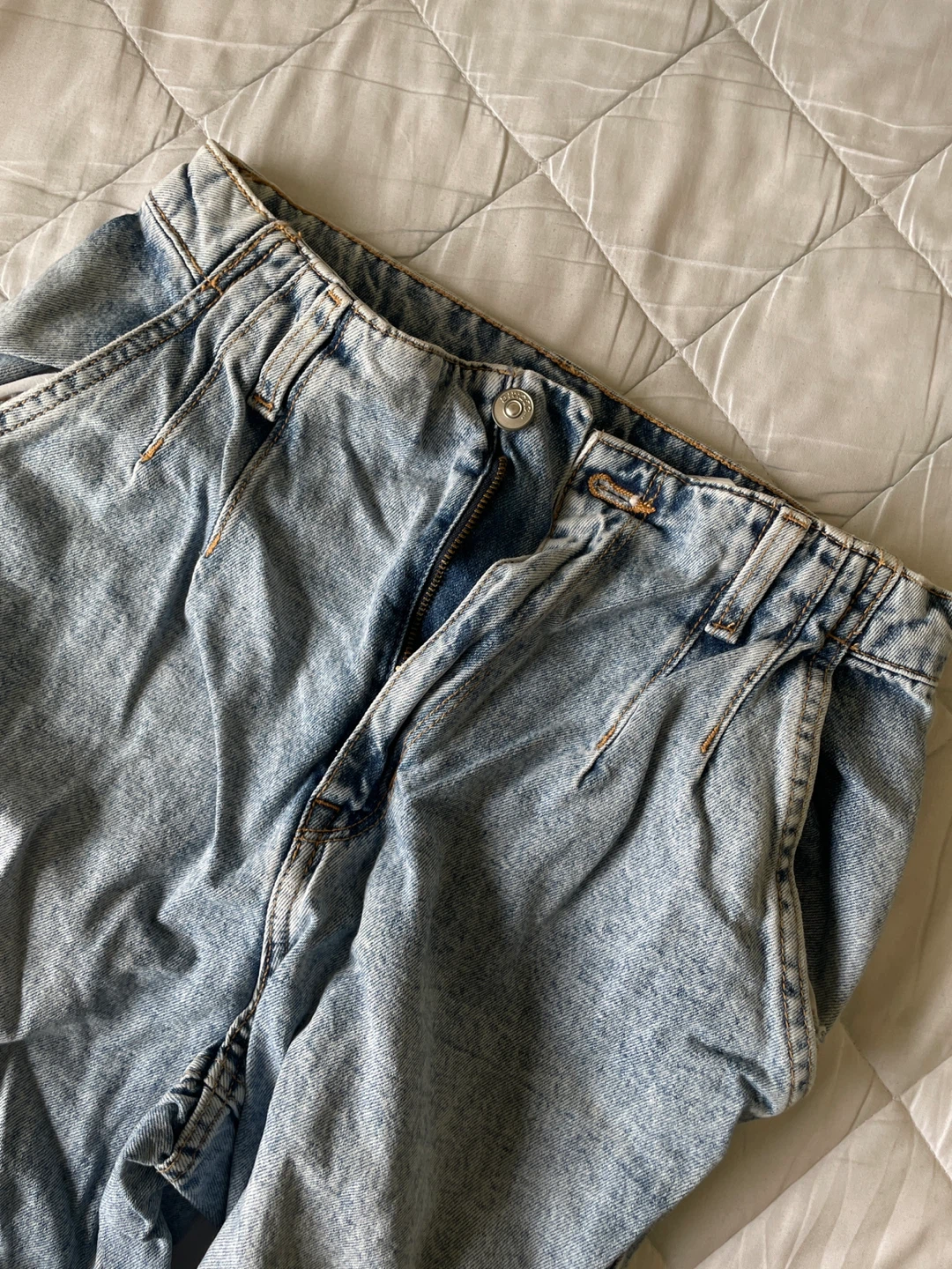 H&M Divided Light Wash Denim Jeans Size 6 - photo 2