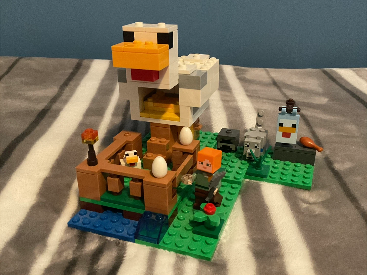 LEGO Minecraft “The Chicken Coop” Set