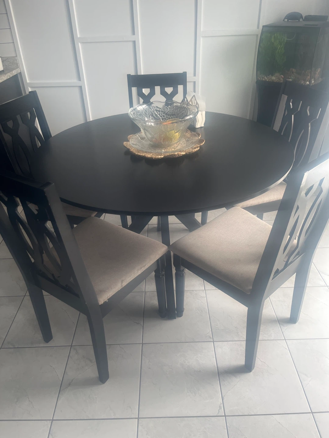Round Dining Table with 5 chairs
