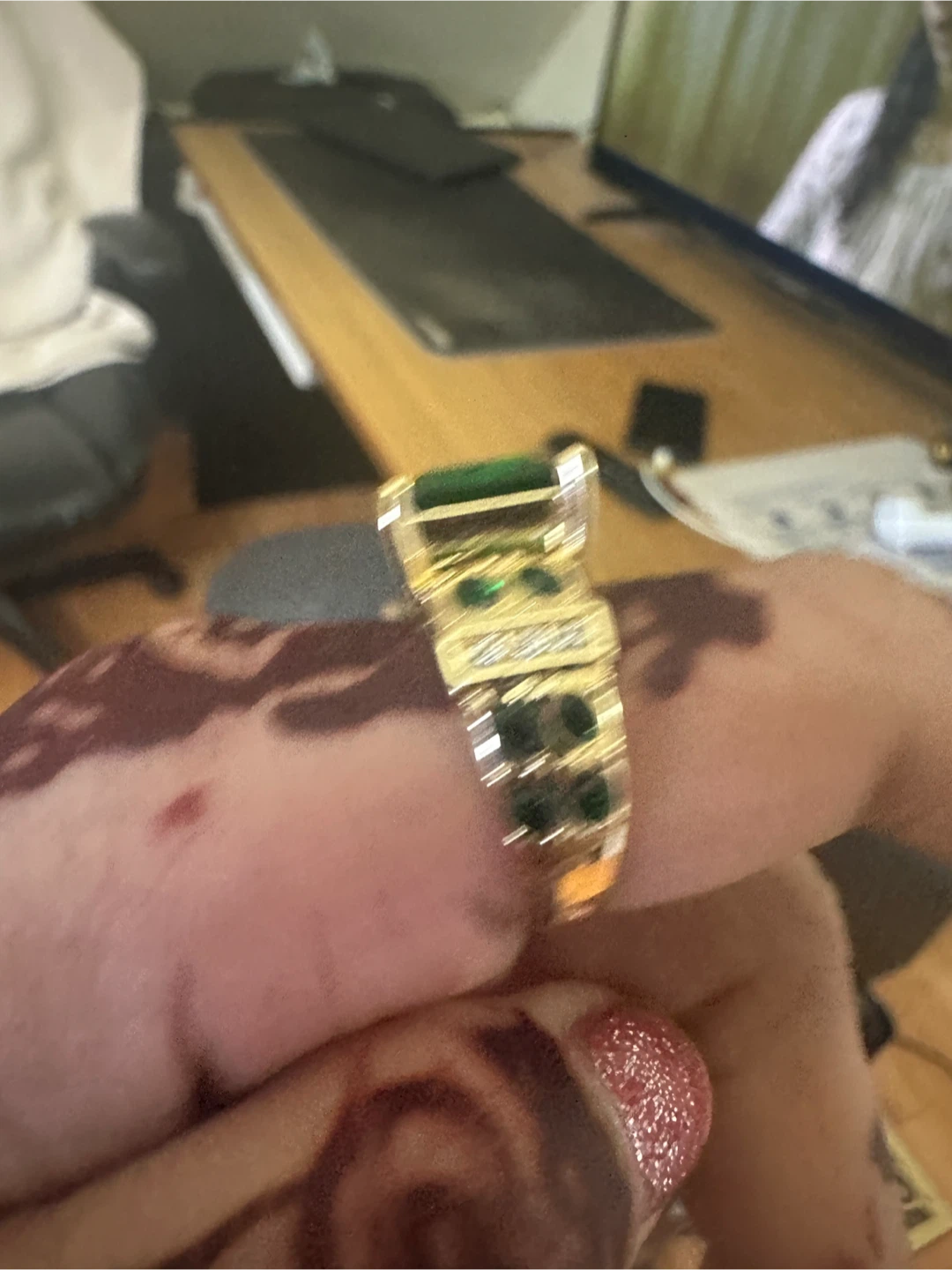 Gold tone ring with emerald-cut green stone - photo 4