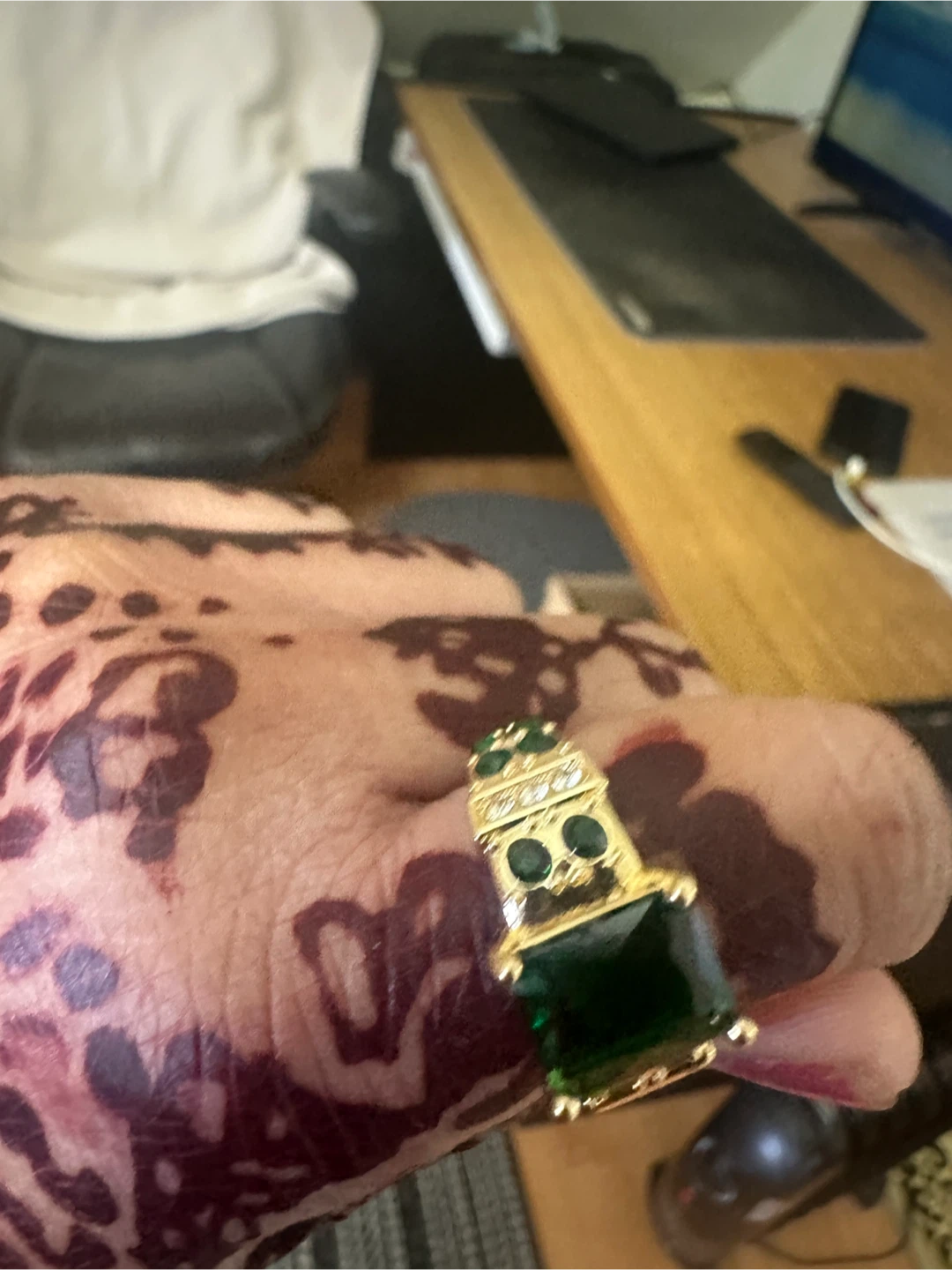 Gold tone ring with emerald-cut green stone - photo 2