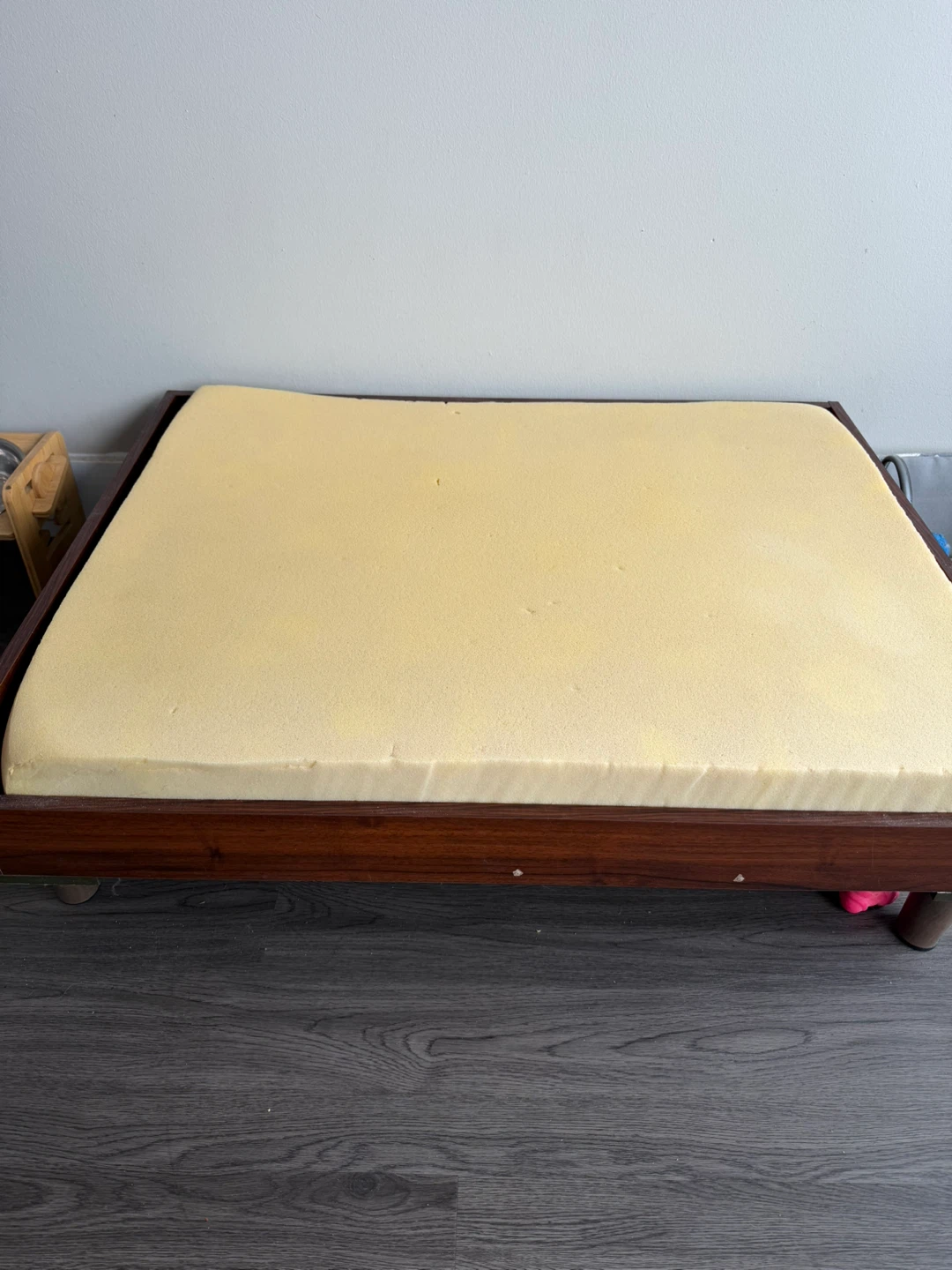 Solid wood dog bed plus foam mattress & bed sheet - photo 2