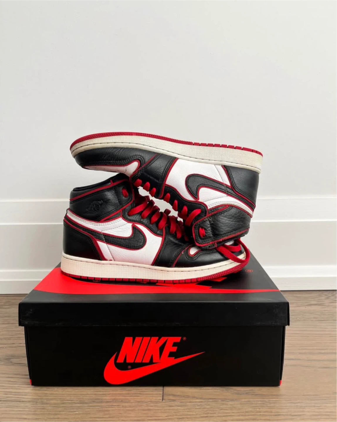 Nike Air Jordan 1 Retro High OG Bloodline Sneakers - photo 3