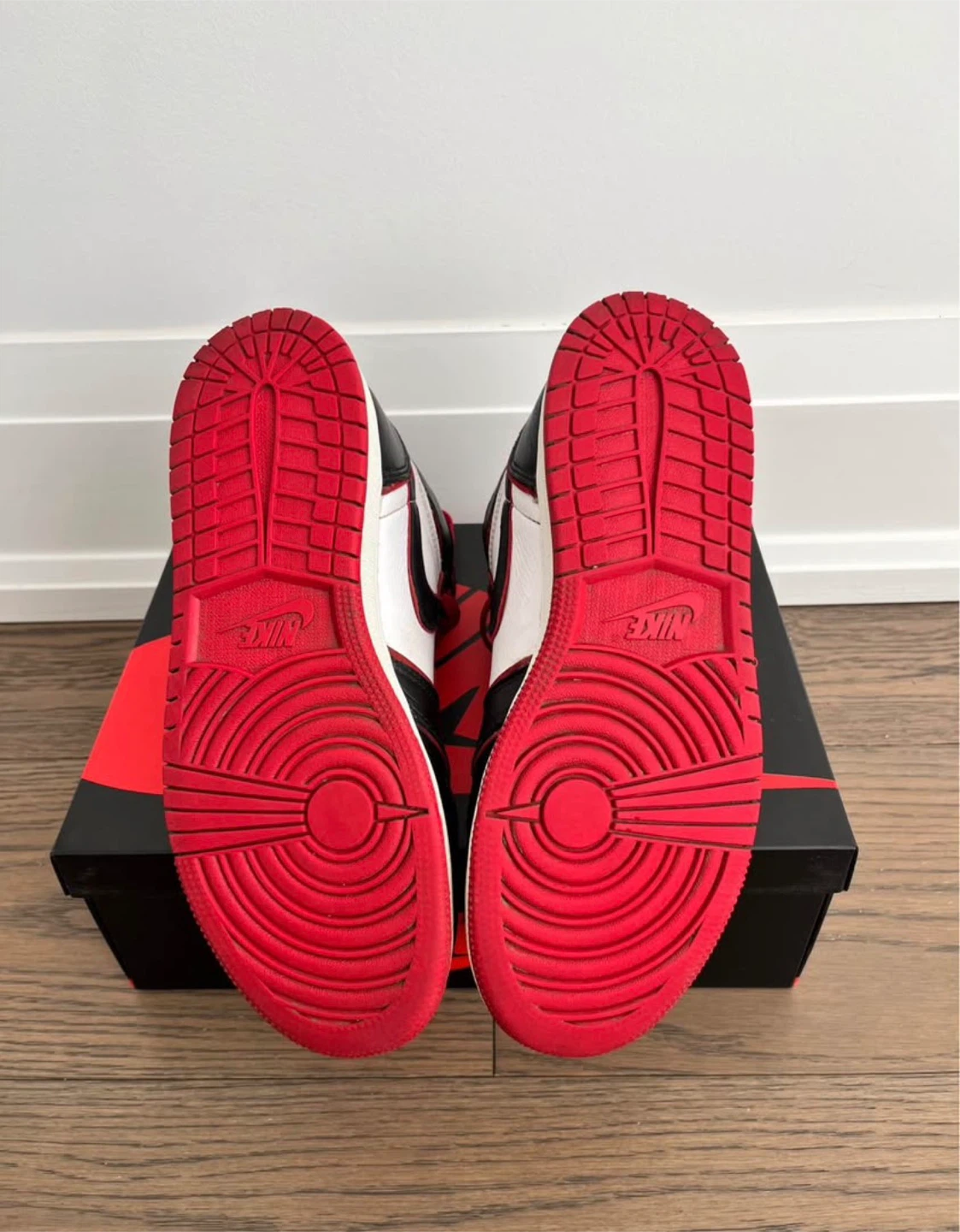Nike Air Jordan 1 Retro High OG Bloodline Sneakers - photo 4