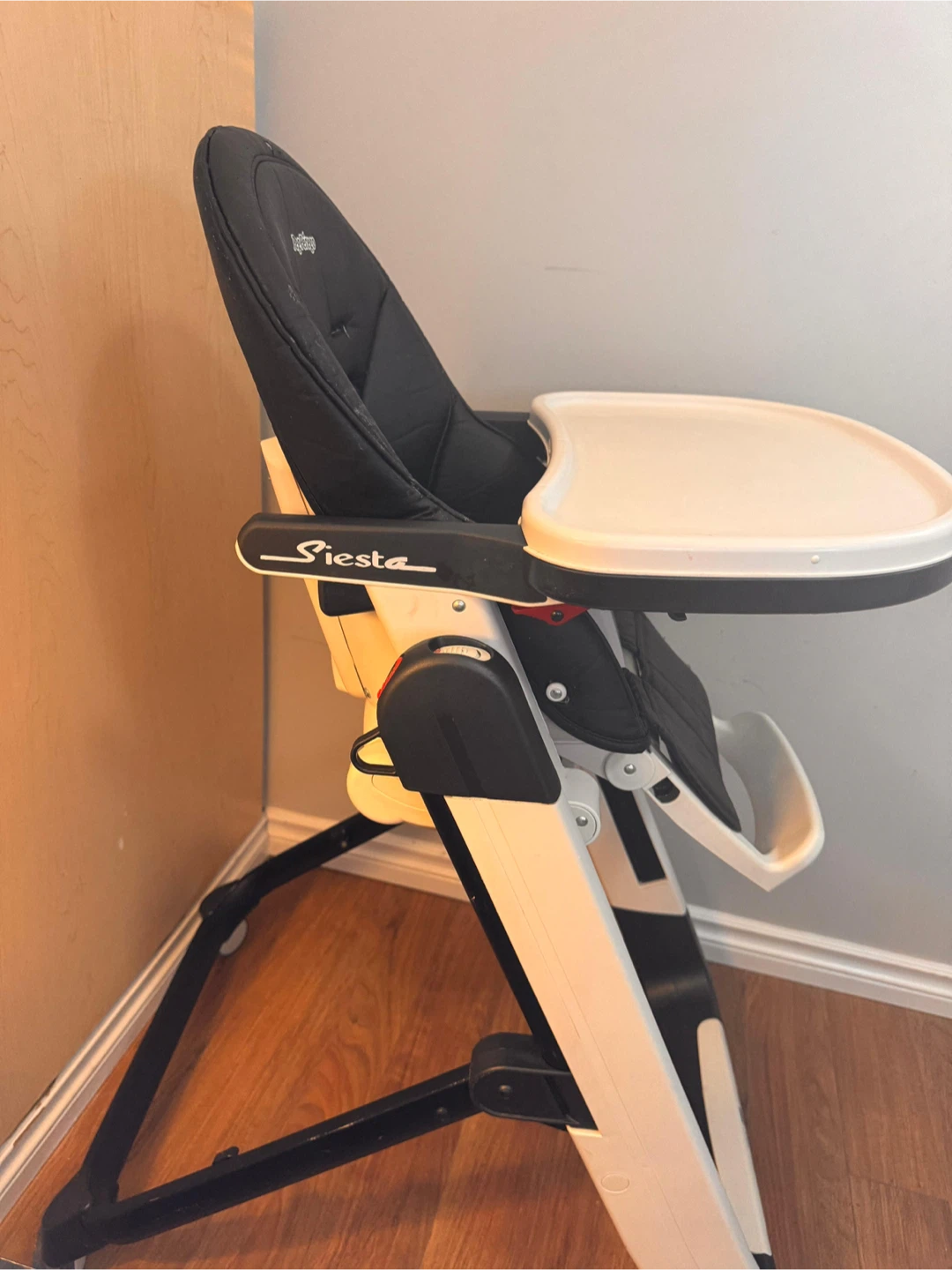 Playpen, Changing Table, High Chair read description 🤝 - photo 4