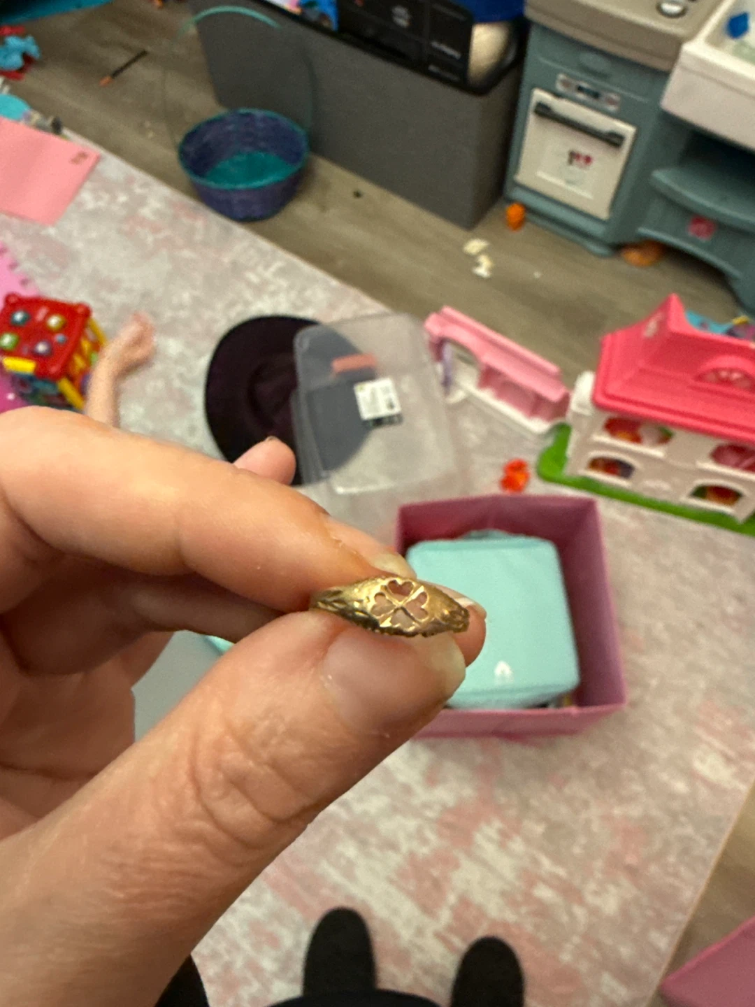 Gold coloured ring with heart design