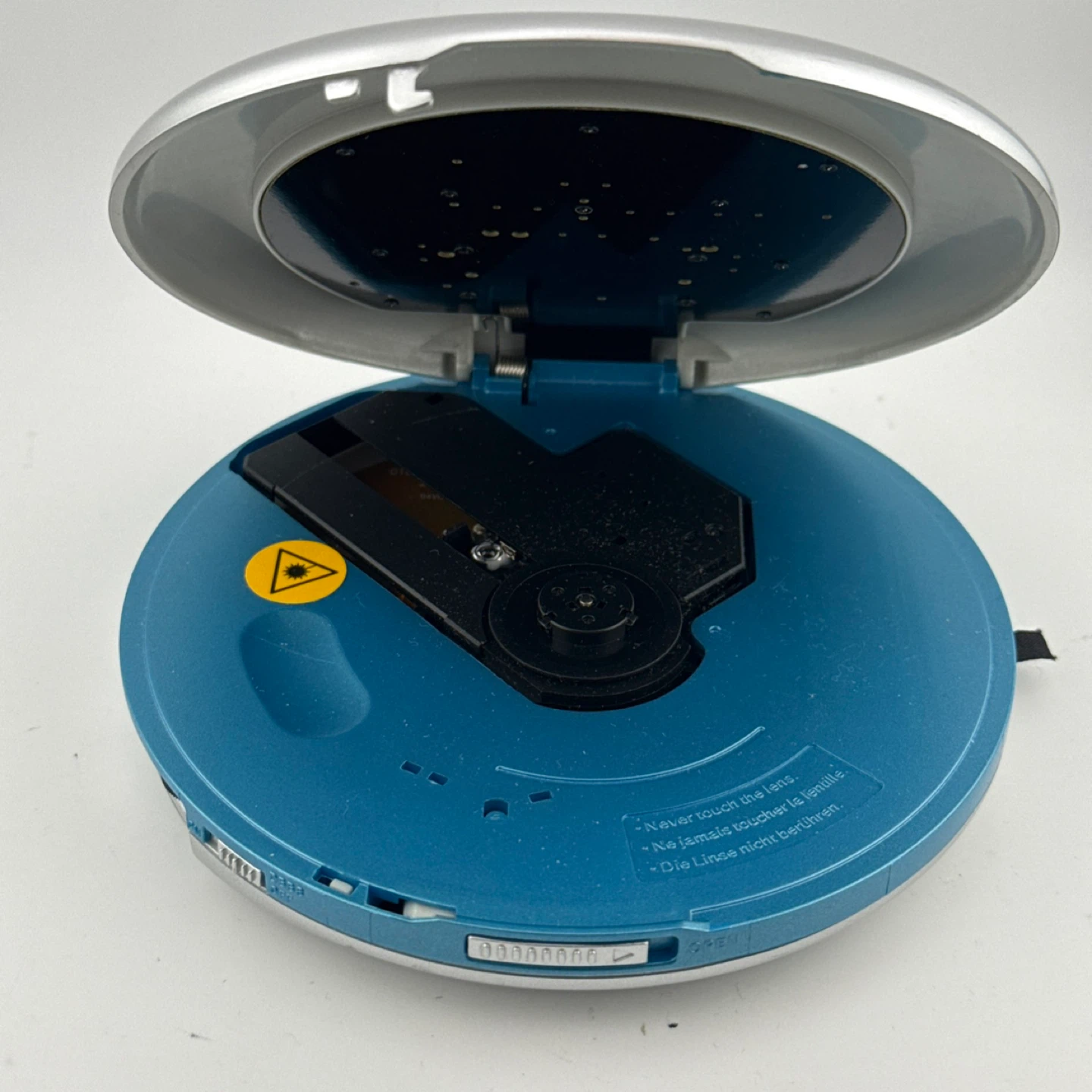 NEXTECH Portable CD Player 60 Second Anti-Shock Protection - photo 3