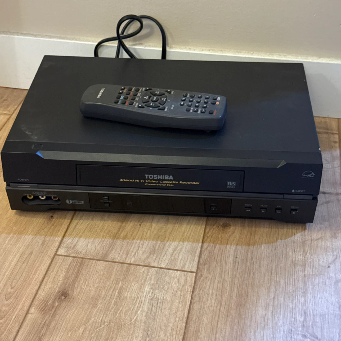 Toshiba 4-Head Hi-Fi Video Cassette Recorder VCR with Remote
