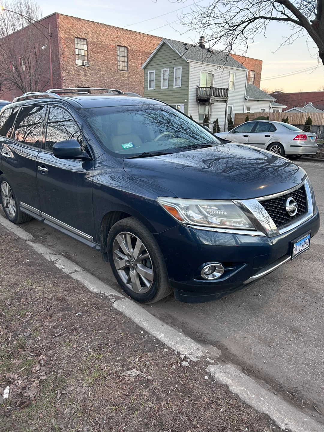 Nissan Pathfinder Platinum 4WD SUV - photo 2