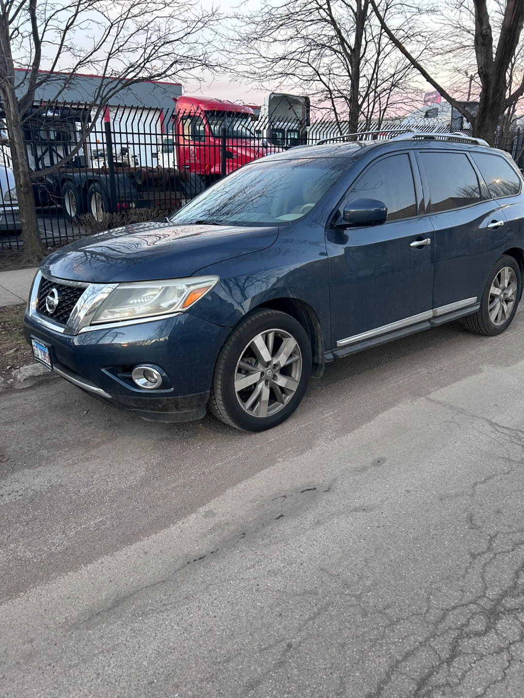 Nissan Pathfinder Platinum 4WD SUV - photo 3
