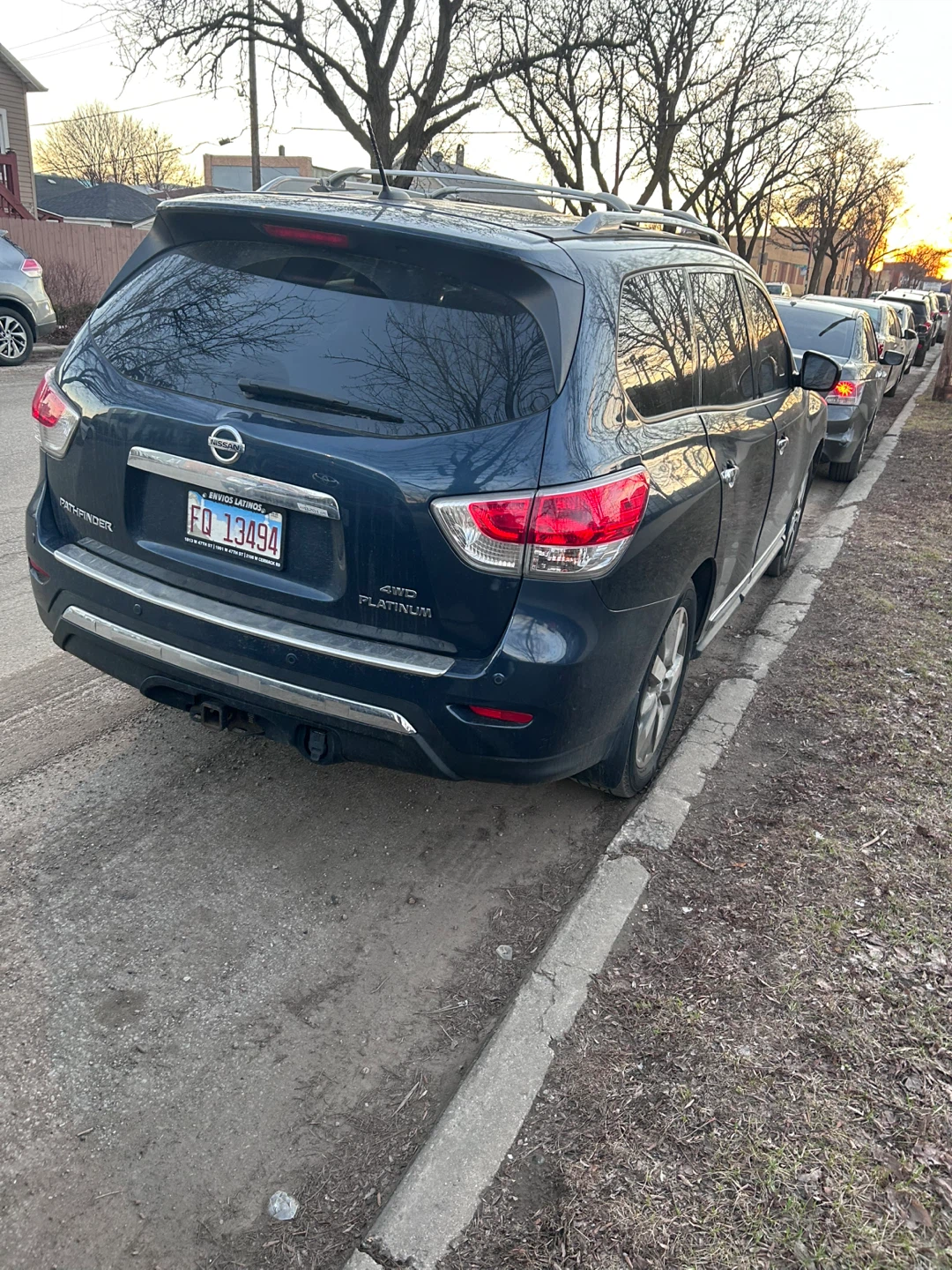Nissan Pathfinder Platinum 4WD SUV