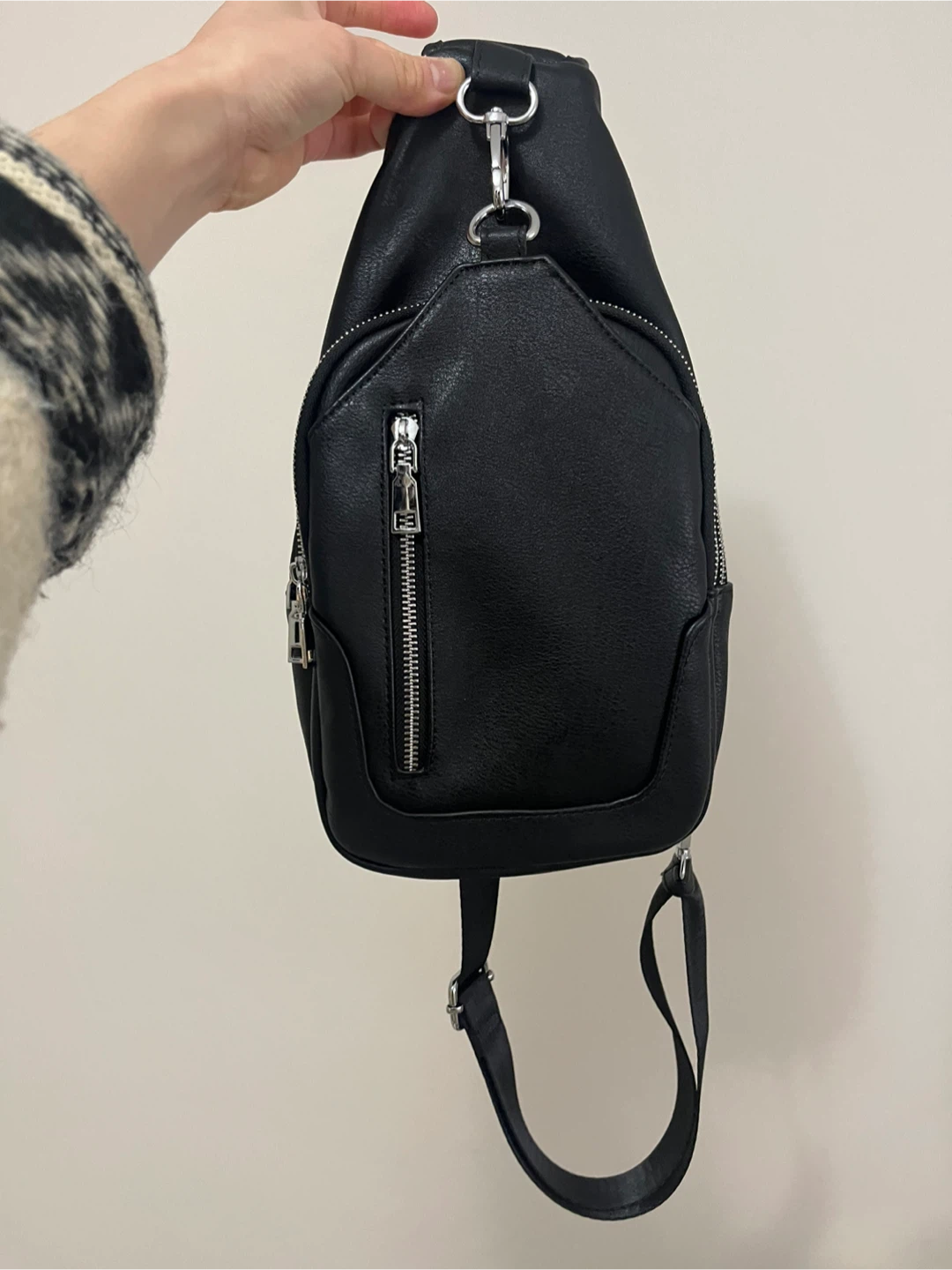 Black Sling Bag - photo 2