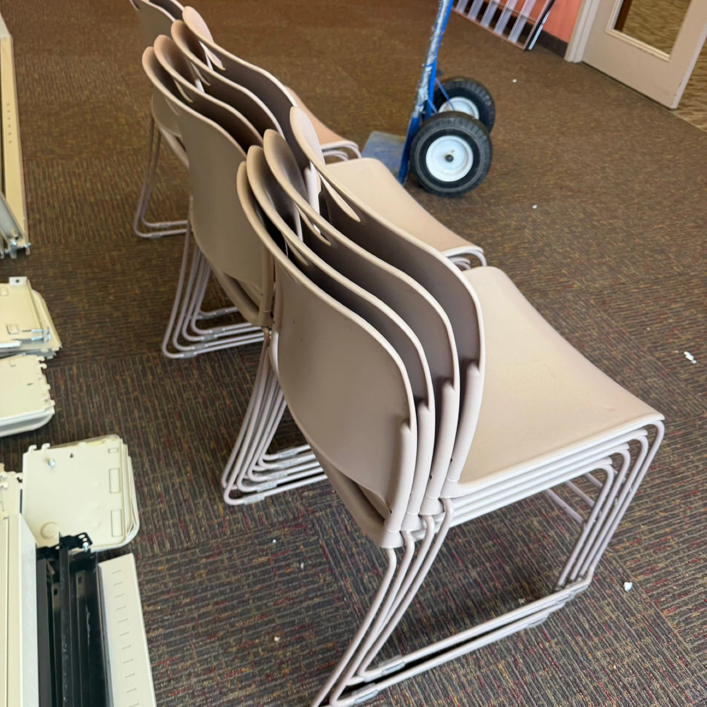 🔥 Comfortable Stackable Chairs – Commercial Grade 🔥 - photo 3