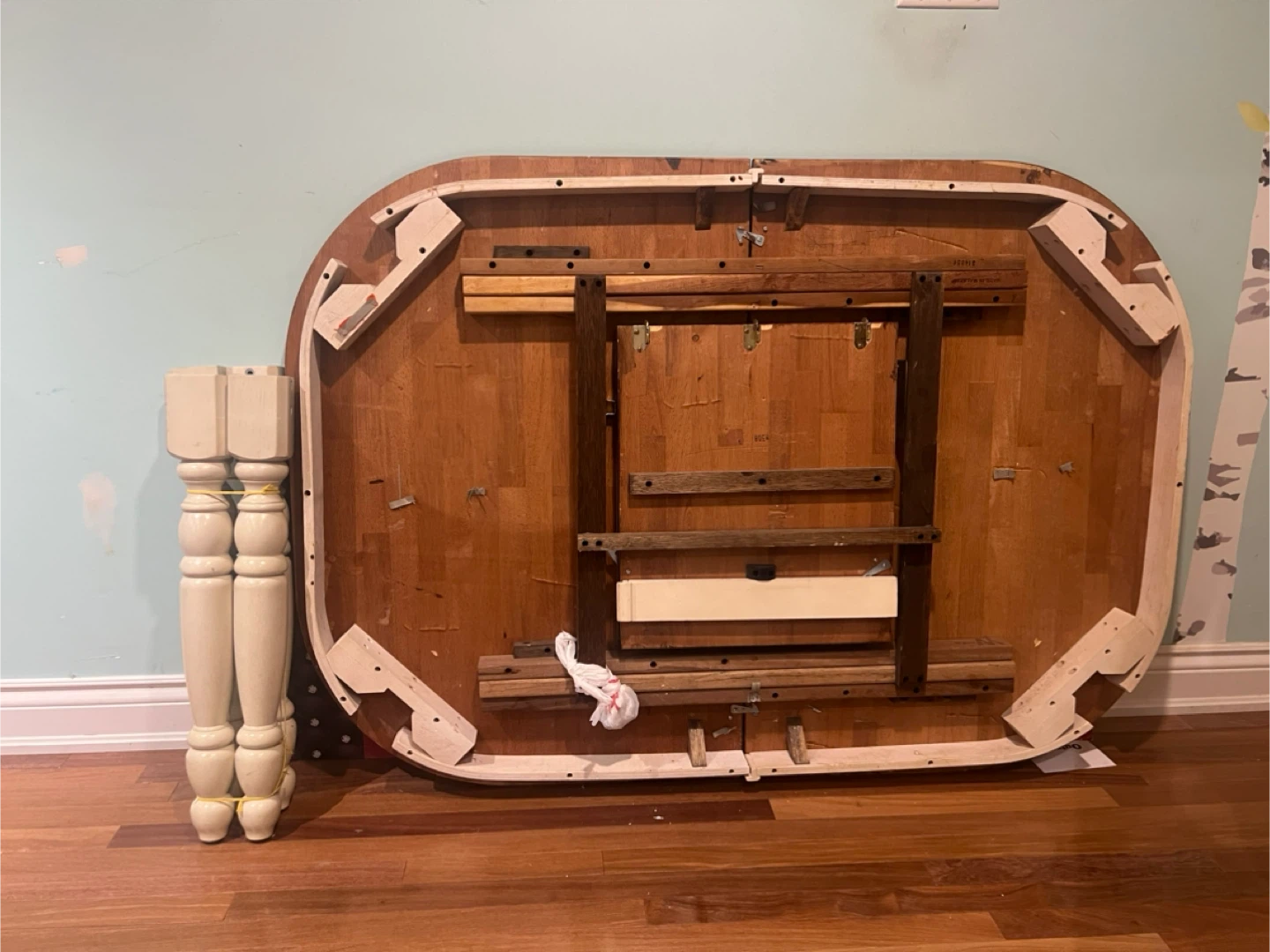 Drop Leaf Dining Table with Detachable Legs