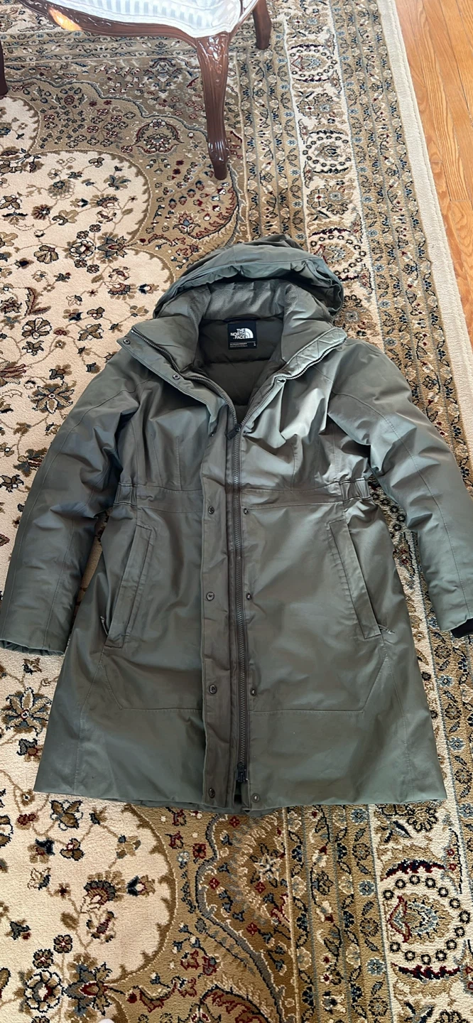 The North Face Women's Parka - Size L