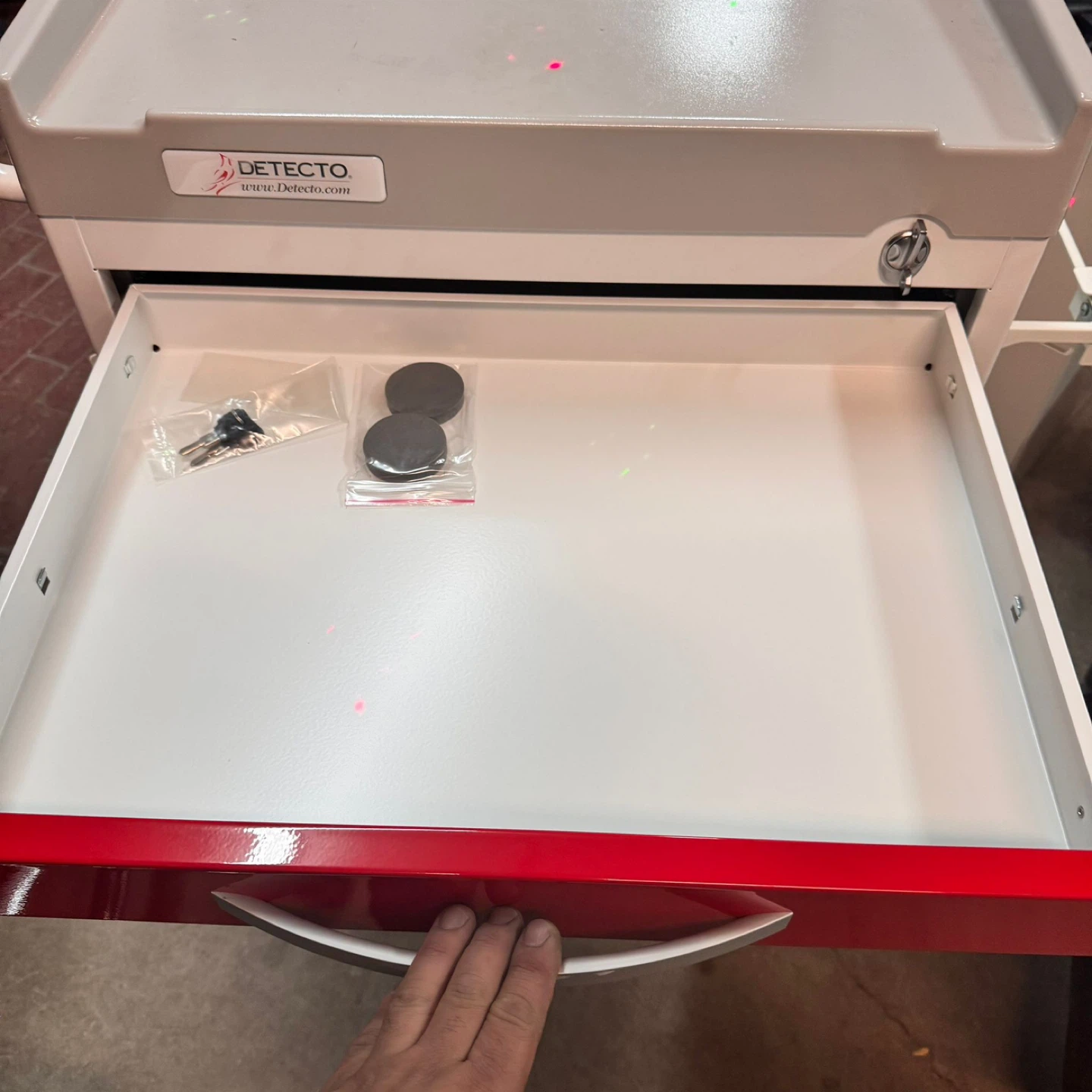 🔥 Heavy-Duty DETECTO Toolbox Cart – Brand New! 🔥 - photo 3