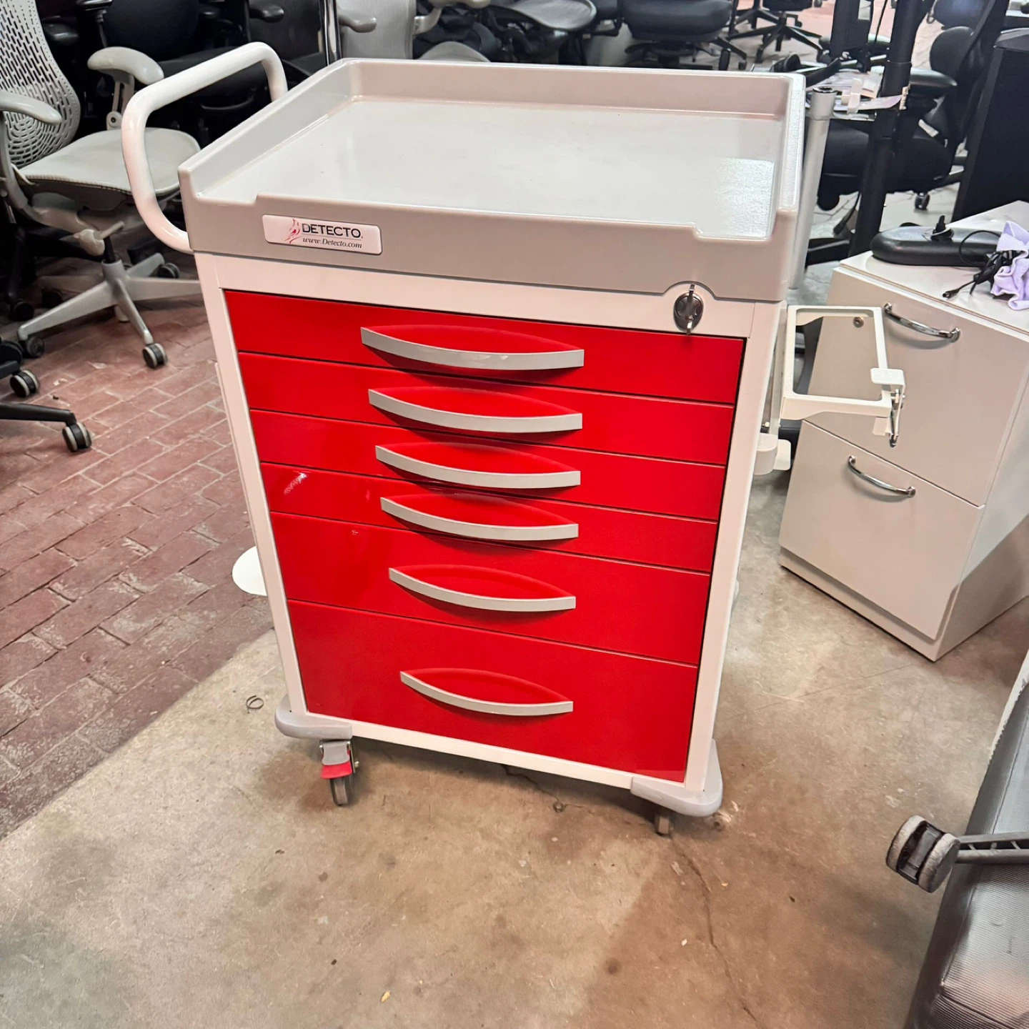 🔥 Heavy-Duty DETECTO Toolbox Cart – Brand New! 🔥 - photo 5
