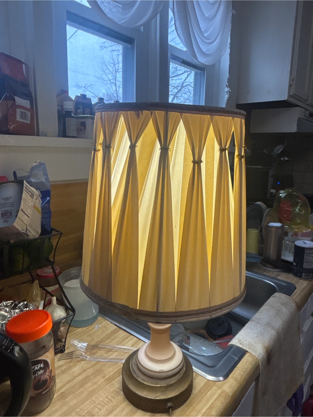 Vintage Floral Table Lamp