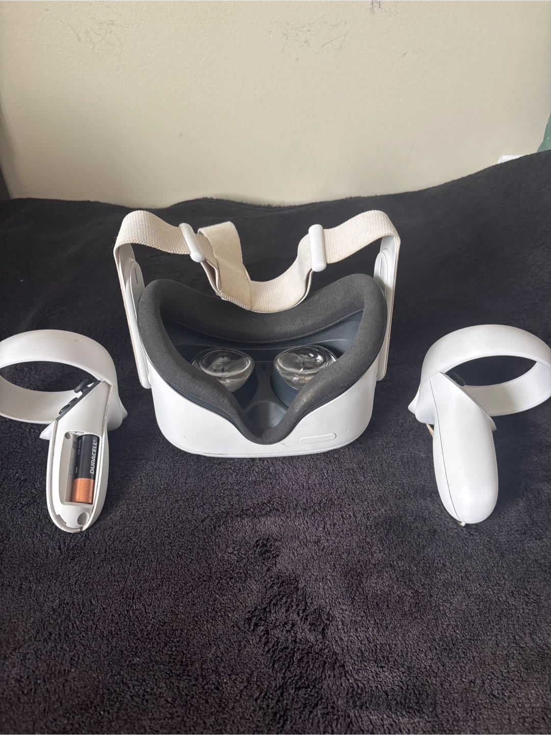 Meta Quest 2 VR Headset w/ Controllers – For Sale - photo 2