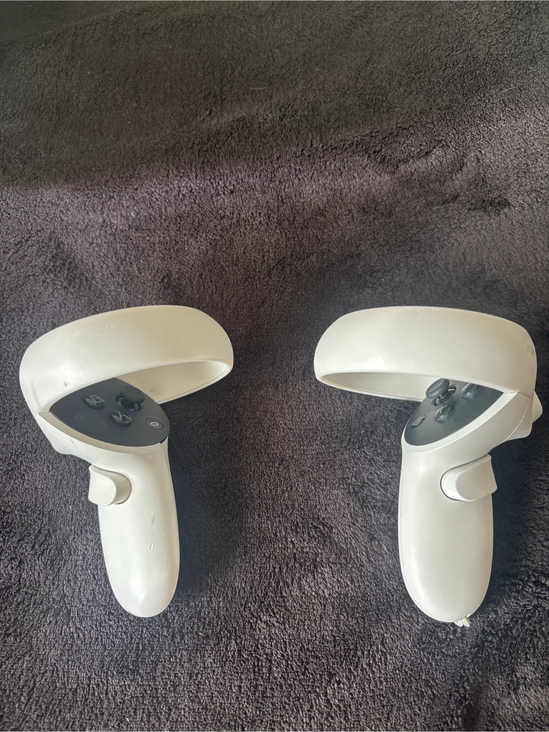 Meta Quest 2 VR Headset w/ Controllers – For Sale - photo 4