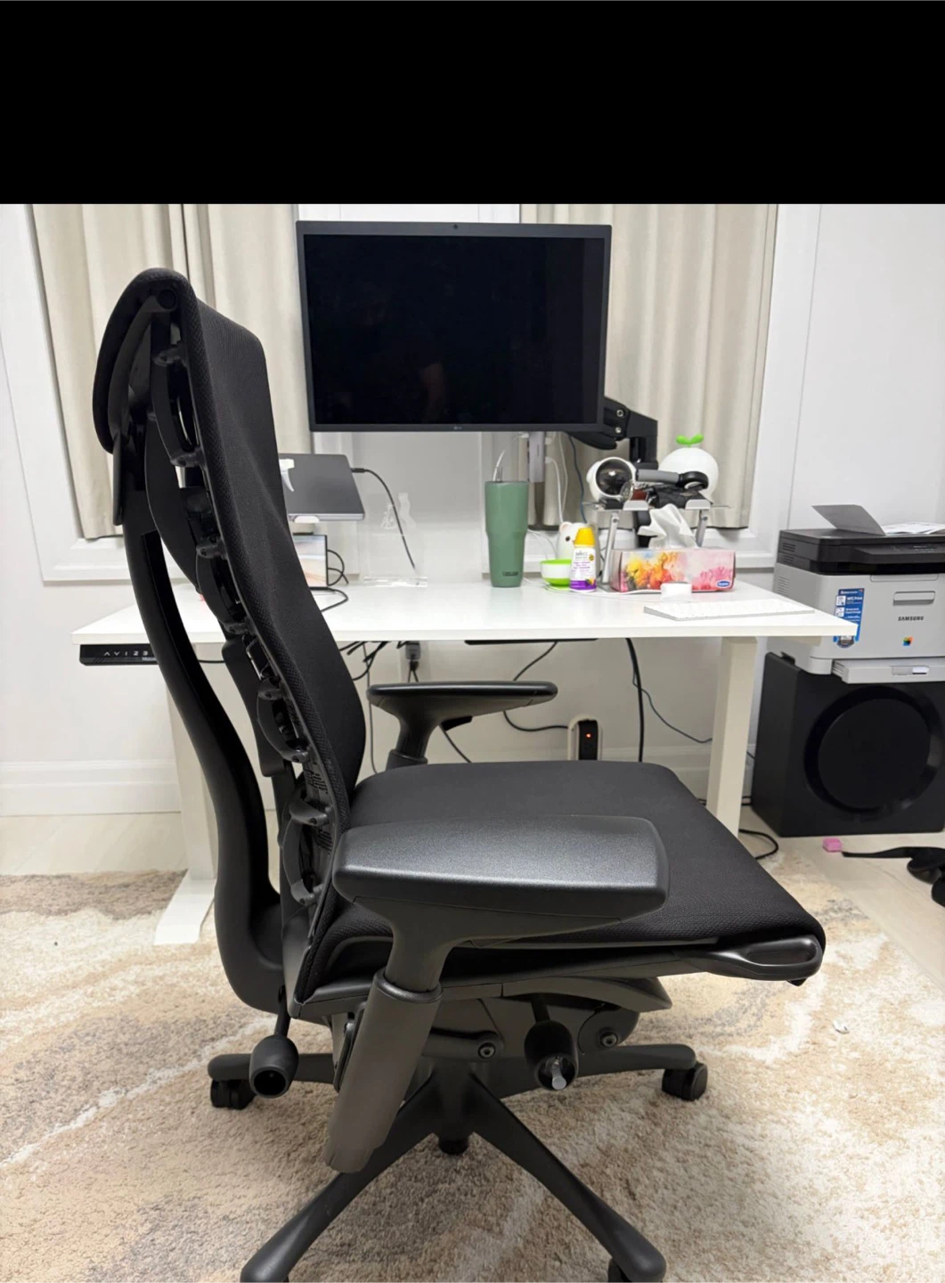 Herman Miller Embody – 2022 Model – Like New Condition - photo 2