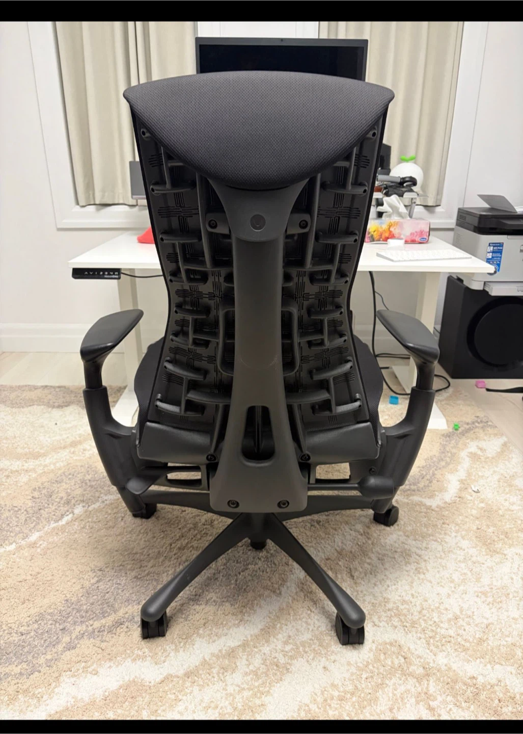 Herman Miller Embody – 2022 Model – Like New Condition - photo 3