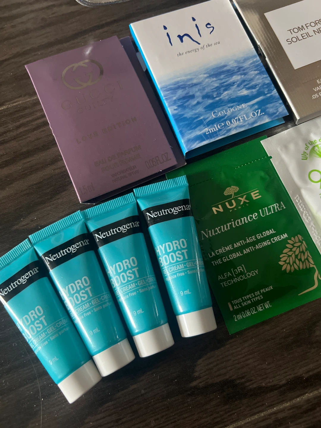 Assorted Skincare & Fragrance Samples with Travel Pouch - photo 2
