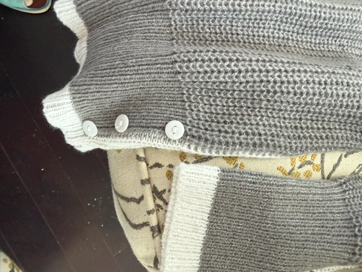 Men's Grey and White Striped Knit Sweater - with tag - photo 5
