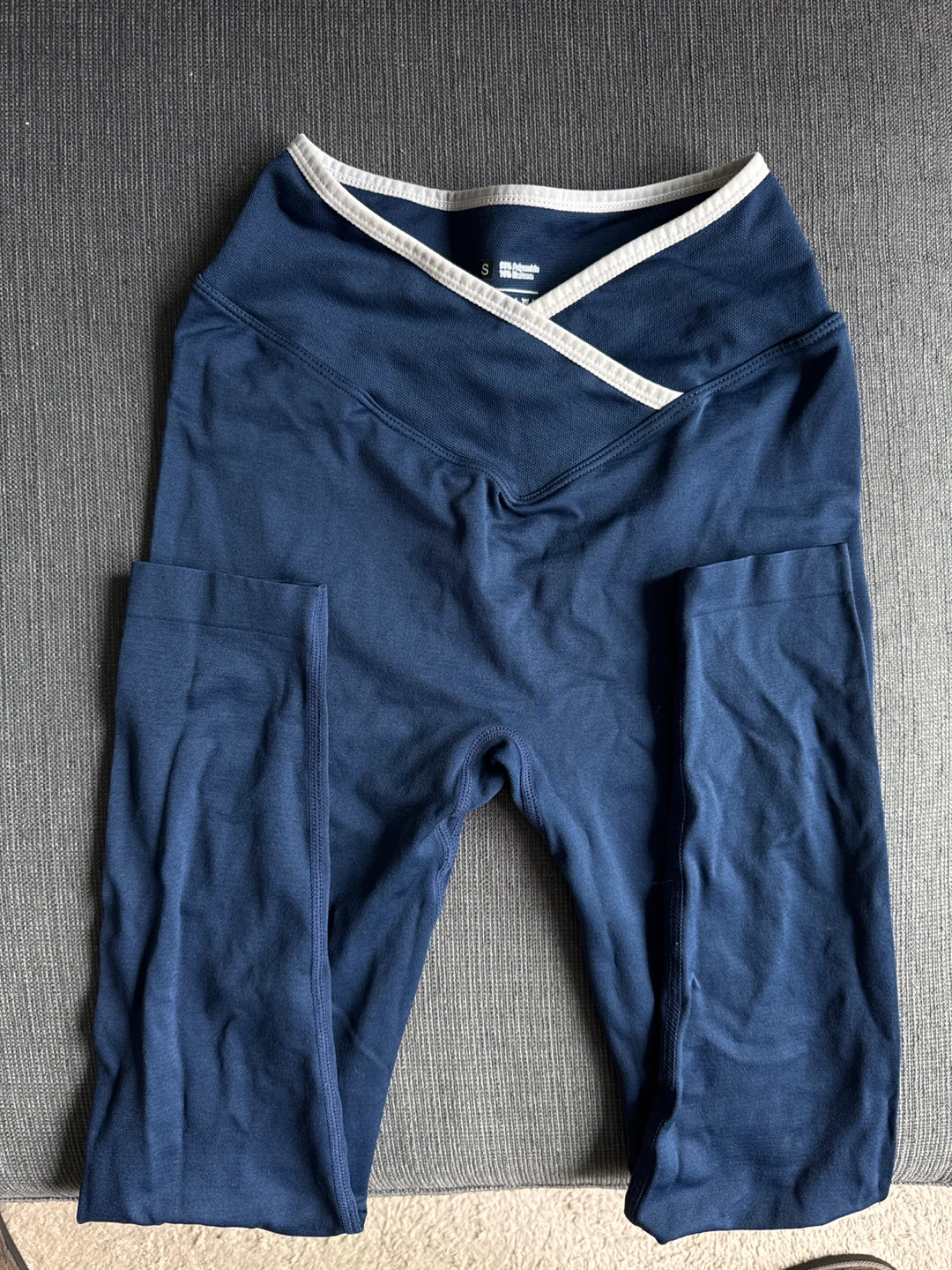 High-Waisted V-cut Leggings