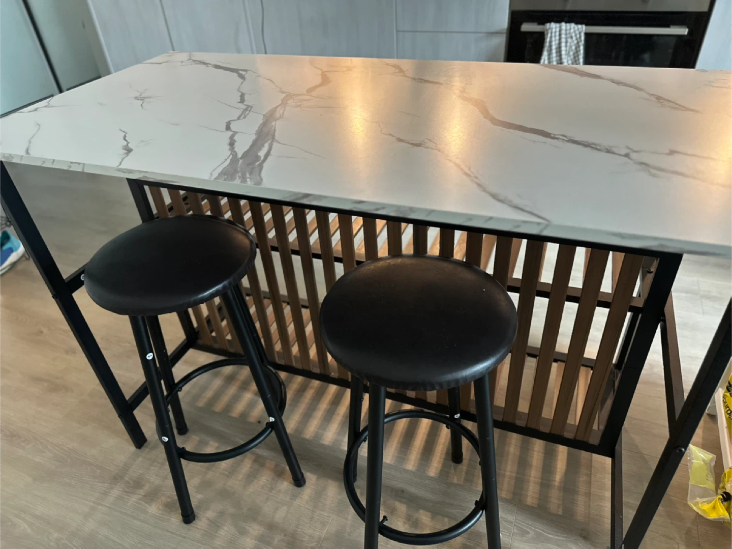 Kitchen Island with Stools - photo 4