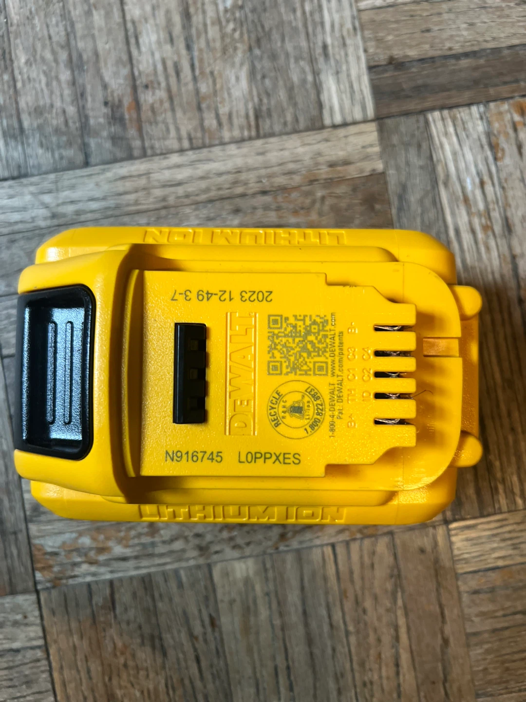 DeWalt 20V MAX XR 6.0 Ah Lithium-Ion Battery - photo 2