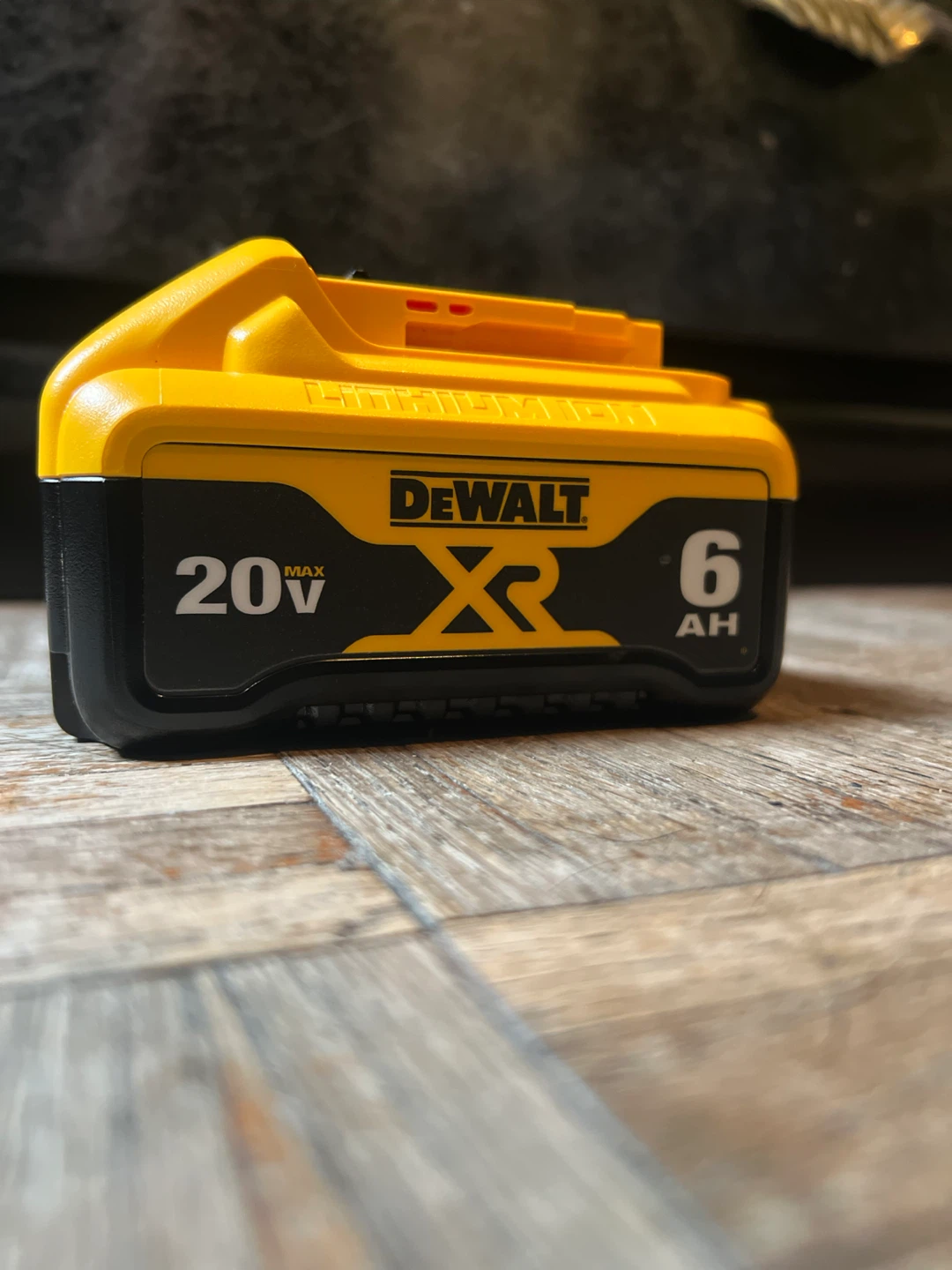 DeWalt 20V MAX XR 6.0 Ah Lithium-Ion Battery - photo 4