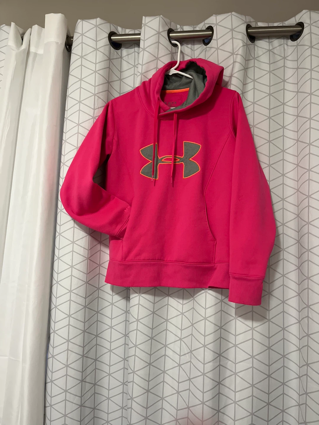 Underarmor Ladies Medium Hoodie
