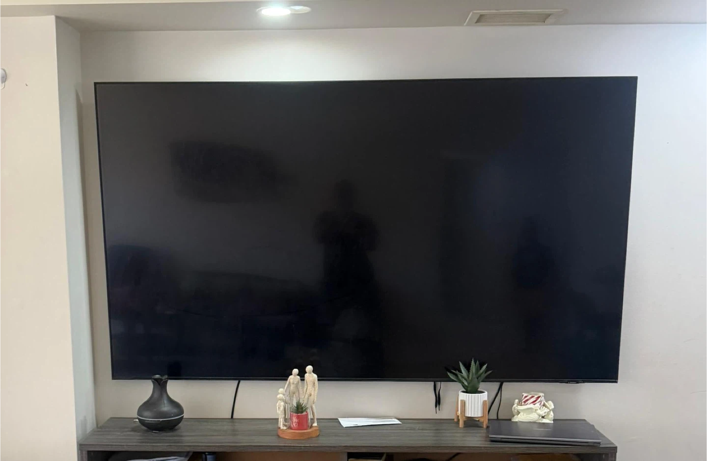 With warranty Samsung 85" 4K Smart UHD TV Moving Sale - photo 2