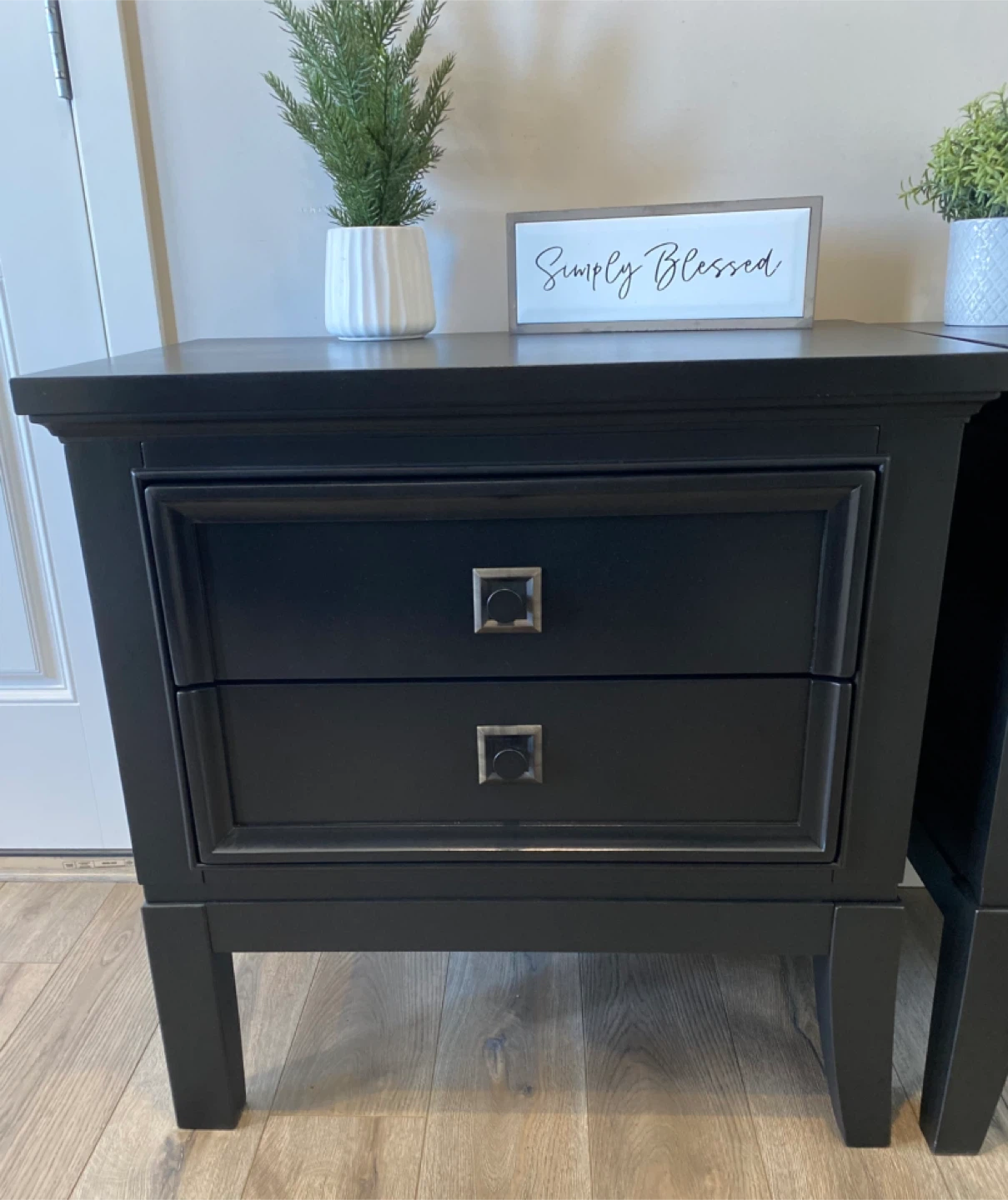 King sized Hardwood Nightstands Pair Black - photo 4
