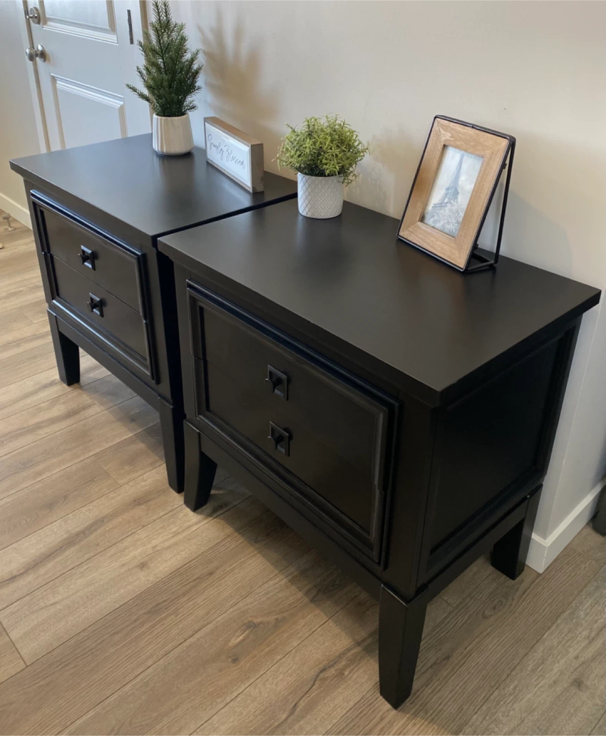 King sized Hardwood Nightstands Pair Black - photo 3
