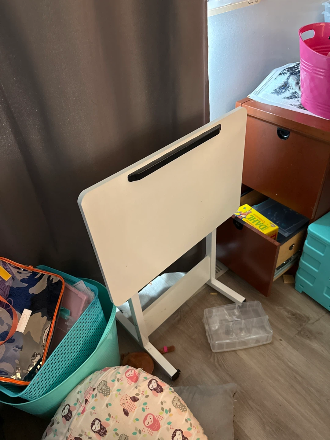 White Kids Desk with Handle