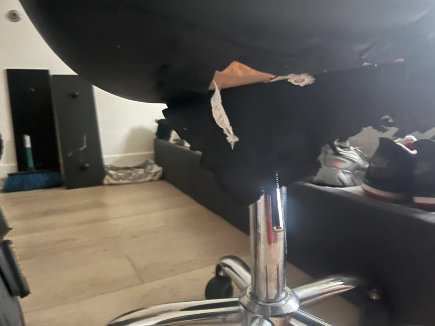 Black Faux Leather Office Chair - photo 2