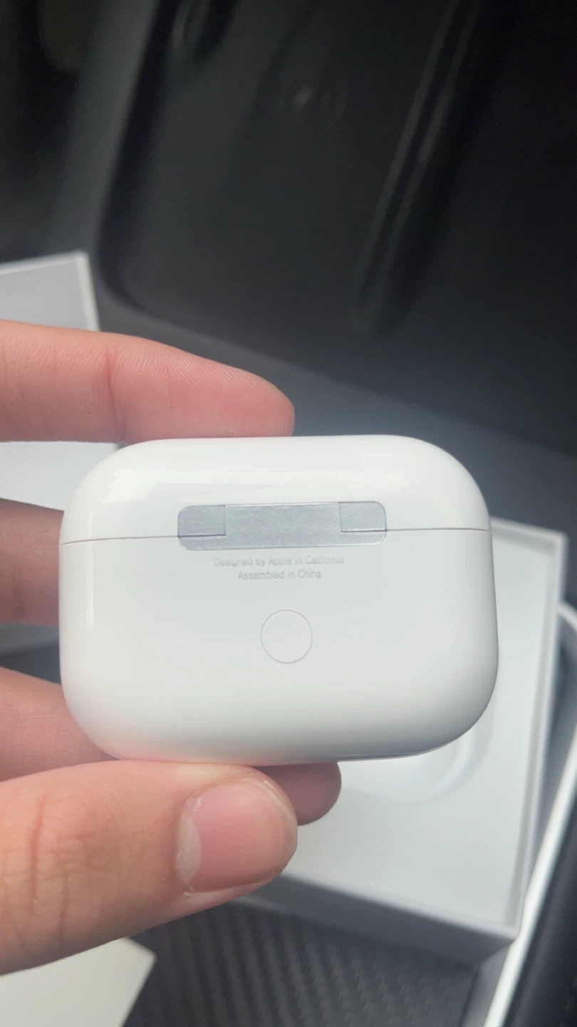 Apple AirPods Pro (2nd generation) with Charging Case - photo 4