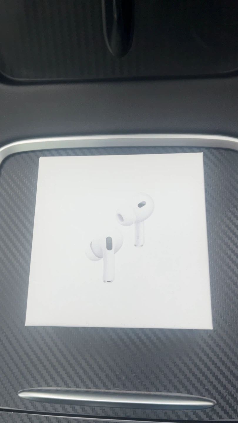 Apple AirPods Pro (2nd generation) with Charging Case - photo 2