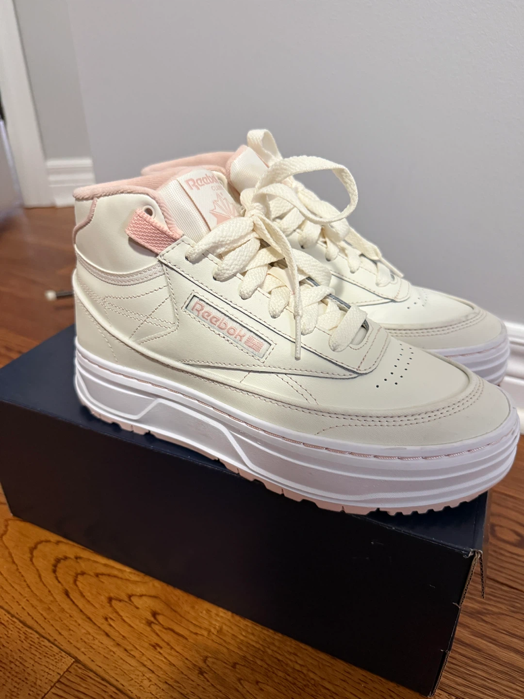 Reebok Sneakers - Chalk/Pink Women Size 7