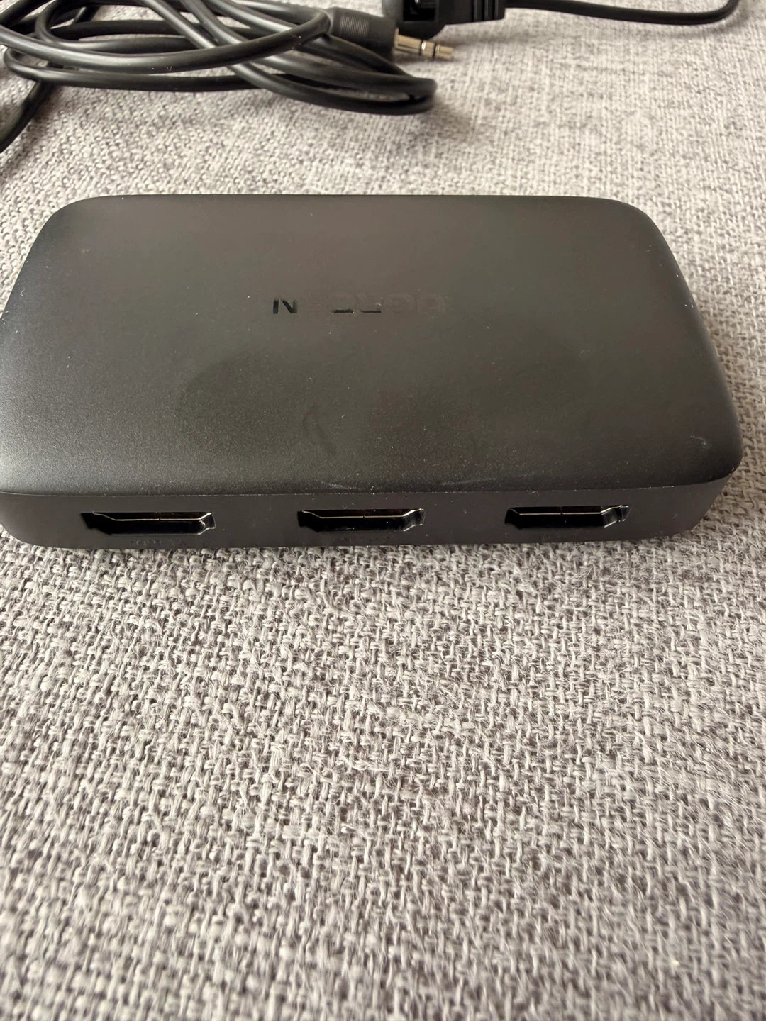UGREEN HDMI 3 in 1 Switcher with Remote - photo 2