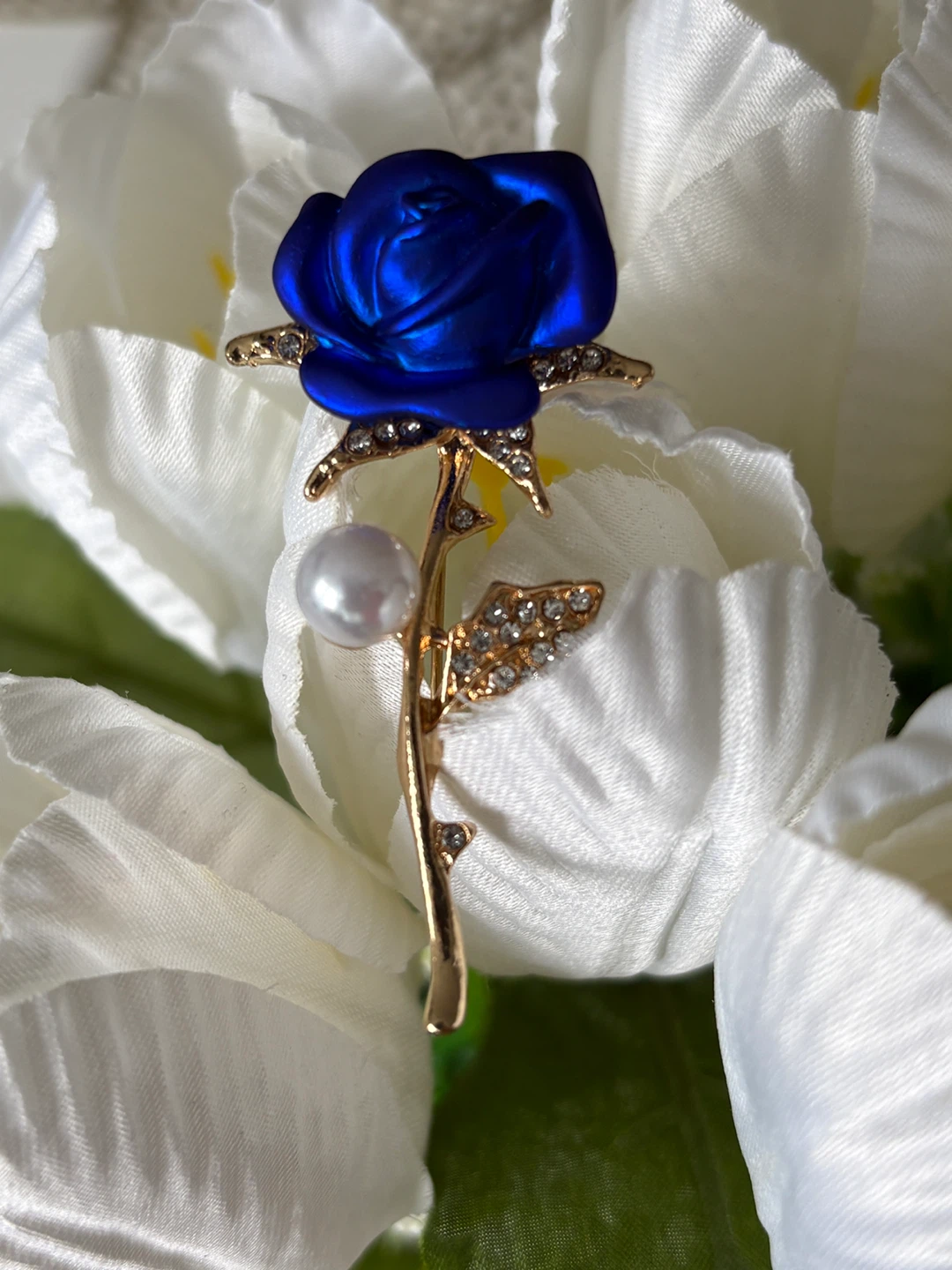 Beautiful Blue Rose and Pearl Brooch Pin - photo 2